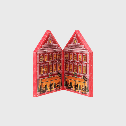 Gør december ekstra sød med Sv. Michelsens chokolade julekalender – en luksuriøs og håndlavet kalender fyldt med Fairtrade-chokolade. Hver låge byder på en ny smagsoplevelse, og den smukke æske gør kalenderen til en dekorativ del af julepynten.