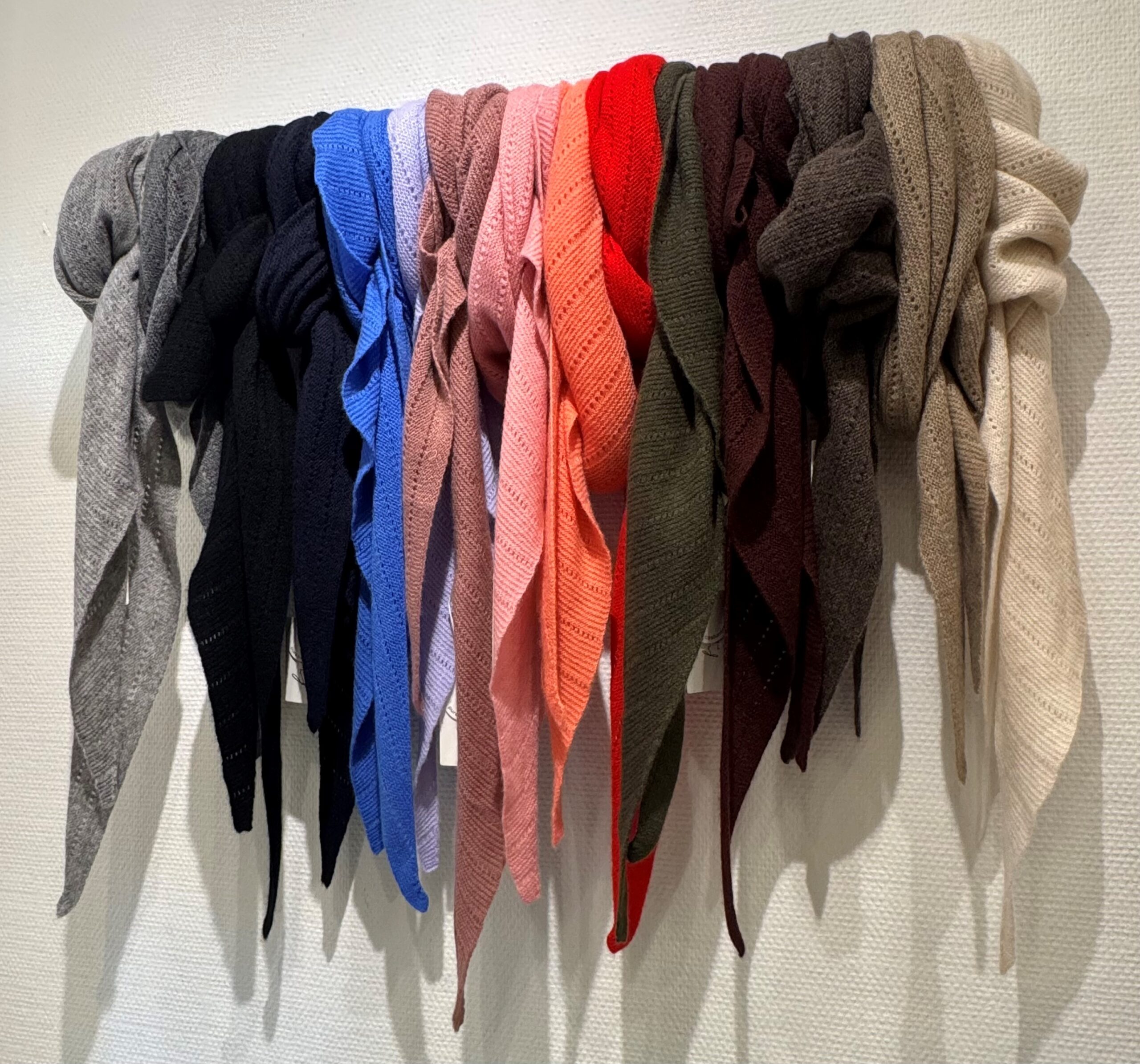 Frau – Doha Cashmere Scarf Large - Mørkebrun - Billede 3