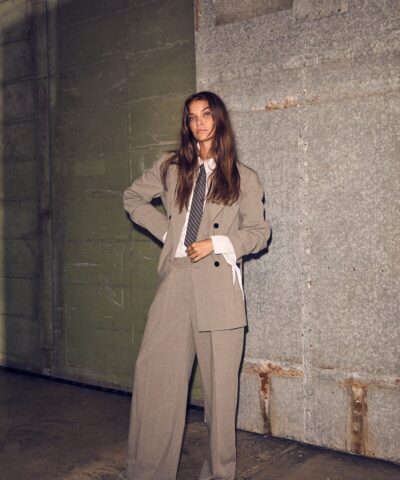Alternative view of Haute L’Amitié – Nicole Pleat Pant – Beige