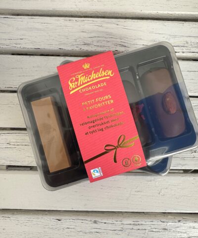 Alternative view of Sv. Michelsen – 4 Petit Fours – Jule Mix