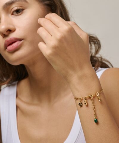 Alternative view of Enamel – Medium Charm Armbånd – Forgyldt