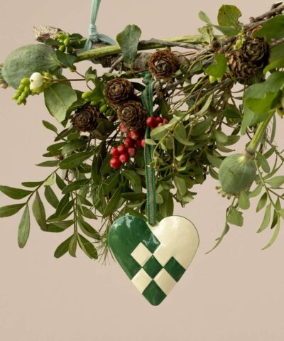 Alternative view of Maileg – Metal Ornament, Lille Hjerte – Grøn