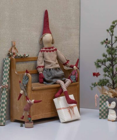 Alternative view of Maileg – Nisse Pige – Nederdel og Strikket Sweater – Str. 6