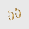 Ane Small hoops fra ENAMEL Copenhagen – elegante og håndlavede øreringe i 18 karat guldbelagt sterlingsølv. Det klassiske og eksklusive design gør dem perfekte til både hverdag og fest. Køb hos Merci Give med hurtig levering og fri fragt over 499 DKK.