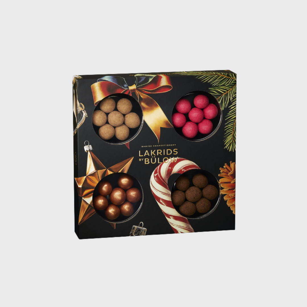 Opdag Small Winter Selection Box fra Lakrids by Bülow – en luksuriøs gaveæske med lakrids og chokolade i flere smagsvarianter. Perfekt til jul, hygge og som gaveidé.