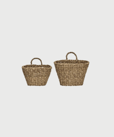 Meraki Baskets MK Oval – sæt med 2 naturfarvede kurve i flettet vandhyacint. Perfekte til opbevaring og dekoration i hjemmet. Køb hos Merci Give med hurtig levering og fri fragt over 499 DKK.