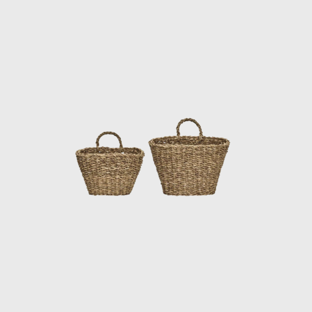 Meraki Baskets MK Oval – sæt med 2 naturfarvede kurve i flettet vandhyacint. Perfekte til opbevaring og dekoration i hjemmet. Køb hos Merci Give med hurtig levering og fri fragt over 499 DKK.