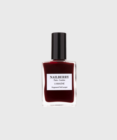 Opdag Kirsch Kiss fra Nailberry – en dristig bordeaux neglelak med opak finish. Åndbar, vegansk og 21-fri formel for sundere negle. Perfekt til vinterens glamour.