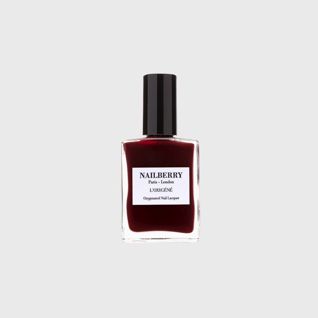 Opdag Kirsch Kiss fra Nailberry – en dristig bordeaux neglelak med opak finish. Åndbar, vegansk og 21-fri formel for sundere negle. Perfekt til vinterens glamour.