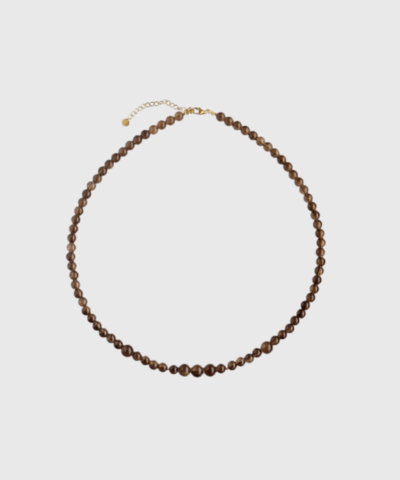 Opdag Cherie Bon Bon halskæden fra STINE A Jewelry – en elegant statement-kæde med røgkvarts ædelsten og forgyldt sterlingsølv. Perfekt til et sofistikeret og moderne look.