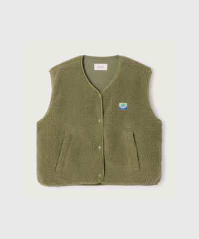 Opdag American Vintage vest i farven Shore Melange – en moderne style i 100% genanvendt polyester. Perfekt til lag-på-lag styling og et sporty look. Shop den hos [din webshop] med hurtig levering og fri fragt over 499 DKK.