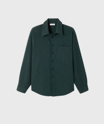 American Vintage Ugyno Long Shirt i Heather Grey Stripe er den perfekte skjorte til et afslappet og stilfuldt look. Fremstillet i blød, vævet flannel med striber, giver den komfort og et moderne oversized fit. Brug den som klassisk skjorte eller åben som overshirt for et cool lag-på-lag outfit. Et must-have til garderoben.