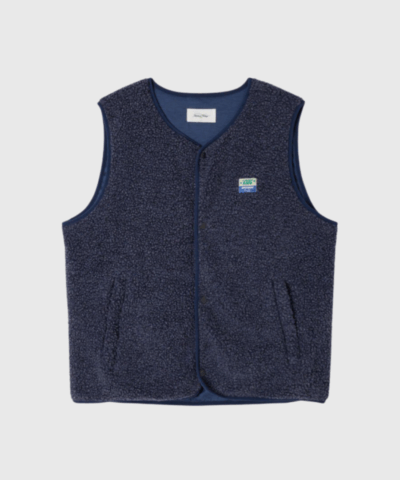 American Vintage MHOK16AE26 i Anthracite er et klassisk og alsidigt design med blød kvalitet og komfortabel pasform. Perfekt til hverdagsbrug og afslappede outfits. Style den med jeans, bukser eller over en kjole for et moderne look.