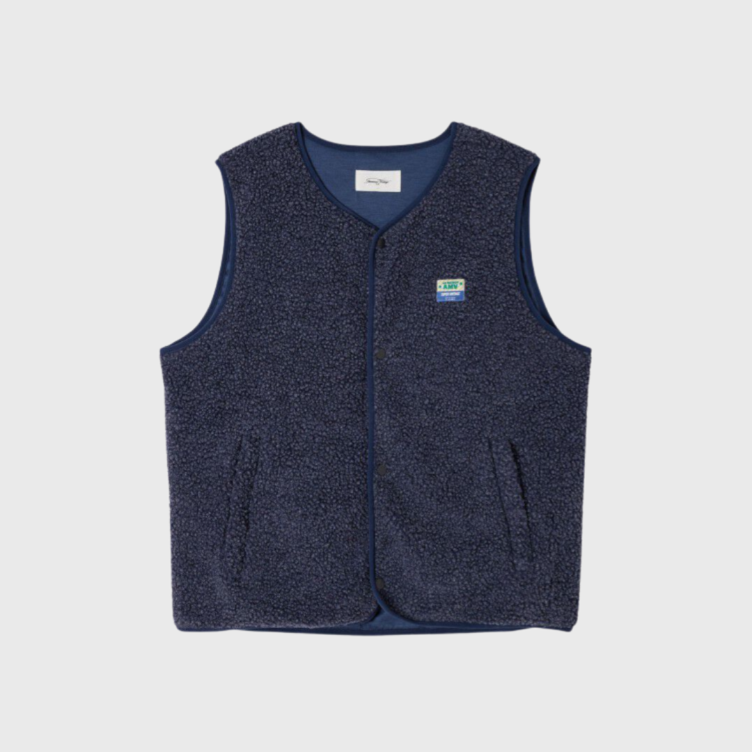 American Vintage MHOK16AE26 i Anthracite er et klassisk og alsidigt design med blød kvalitet og komfortabel pasform. Perfekt til hverdagsbrug og afslappede outfits. Style den med jeans, bukser eller over en kjole for et moderne look.