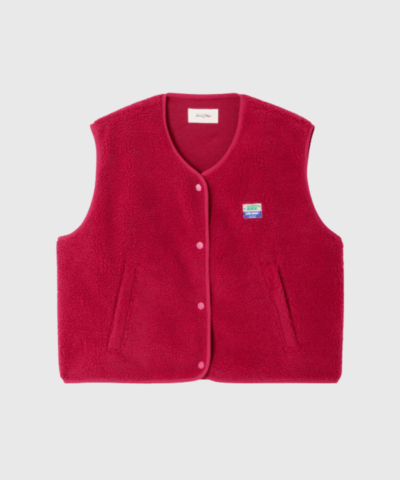 American Vintage HOK16BE26 i Piacch er et klassisk og alsidigt design med blød kvalitet og komfortabel pasform. Perfekt til hverdagsbrug og afslappede outfits. Style den med jeans, bukser eller over en kjole for et moderne look.