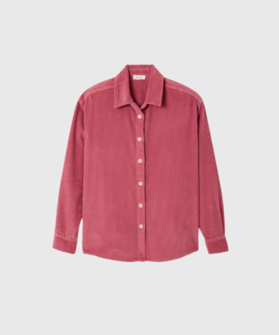 American Vintage PADO06AE26 i Boderovi er et klassisk og alsidigt design med blød kvalitet og komfortabel pasform. Perfekt til hverdagsbrug og afslappede outfits. Style den med jeans, bukser eller over en kjole for et moderne look.