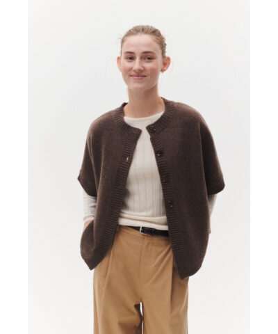 Alternative view of Beta Studios – Malle Knit Vest – Walnut