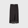 Naomi Lingerie Pencil Skirt i sort fra Haute L’Amitié er en elegant nederdel med satin-look og blondekant. Perfekt til festlige anledninger eller chic styling. Køb online hos Merci Give med hurtig levering og fri fragt over 499 DKK.