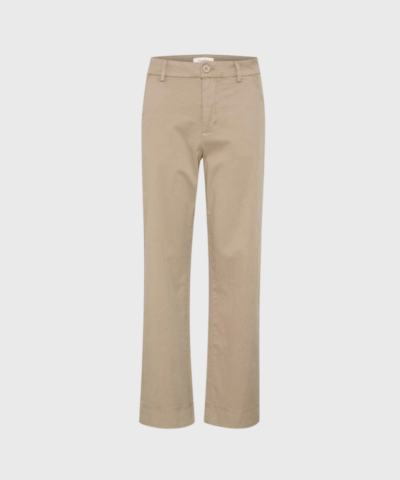 BelmePW bukser fra Part Two i taupe er elegante og alsidige med normal pasform og blød kvalitet. Fremstillet i bomuld og TENCEL™ for komfort og ansvarlighed. Perfekte til både hverdagsbrug og mere formelle outfits. Style dem med skjorte, strik eller blazer for et klassisk look.