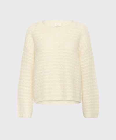 ZoeyPW PU fra Part Two er en strikket sweater i luksuriøs mohair- og uldblanding. Perfekt til vinterens garderobe med sin nemme pasform og lange ærmer. Certificerede materialer sikrer både komfort og ansvarlighed. Ideel til dig, der elsker klassisk design med høj kvalitet.