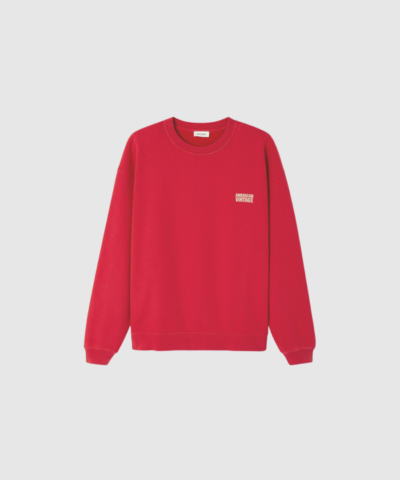 Opdag American Vintage Plizzy Sweatshirt i farven Vintage Poppy – en afslappet sweatshirt i 100% bomuld med rund hals og ribdetaljer. Perfekt til hverdagsbrug og casual styling. Shop den hos [din webshop] med hurtig levering og fri fragt over 499 DKK.