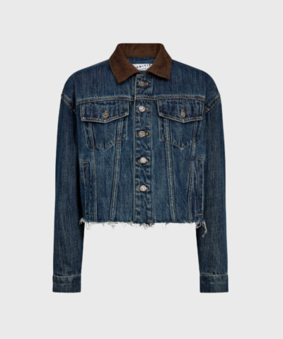Opdag Haute L'Amitié Denize Crop Denim Jacket HL10440 – Denim Blue, en trendy cropped denimjakke med brun kontrastkrave og frynset kant. Fremstillet i 100% bomuld for en slidstærk og komfortabel kvalitet. Perfekt til layering og casual styling – et must-have til garderoben.