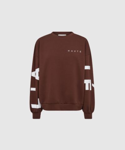 Opdag Maxi Split Logo Sweat – Mocca, en moderne sweatshirt i en blød og fleksibel bomuldsblanding. Med logo-print, rund hals og afslappet pasform er den perfekt til både hverdag og weekend. Fremstillet i holdbare materialer, som sikrer høj komfort og lang levetid.