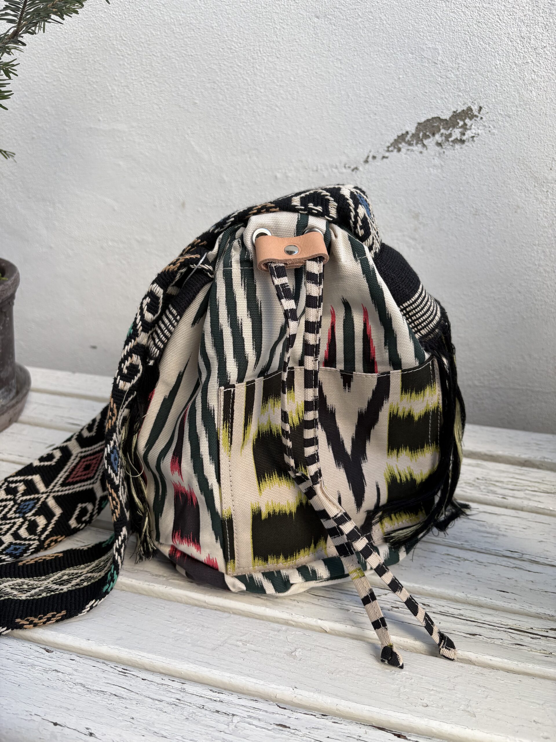 Rabens Saloner – Sumaya Ikat Round Bag – Forest Pink Sand & Citrus Combo - Billede 2