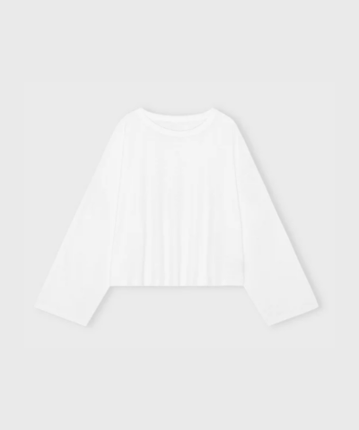 Opdag Moshi Moshi Mind Precious Tee i hvid – en klassisk T-shirt i 100% økologisk bomuld med rund hals og korte ærmer. Perfekt til hverdagsbrug og casual styling. Shop den hos [din webshop] med hurtig levering og fri fragt over 499 DKK.