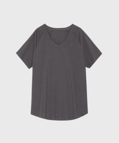 Opdag den tidløse Favourite Tee fra Moshi Moshi Mind i farven Dark Grey – en klassisk T-shirt med rund hals og afslappet pasform. Fremstillet i økologisk bomuld for maksimal komfort og bæredygtighed. Perfekt til både hverdag og lag-på-lag styling. Skandinavisk design med fokus på kvalitet og minimalisme.