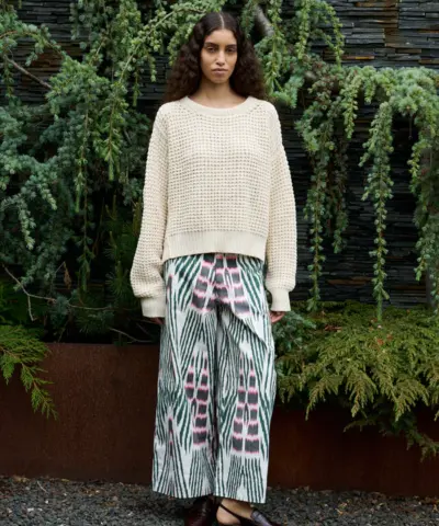 Alternative view of Rabens Saloner – Amari Ikat Combat Crop Pants – Forest Pink Sand