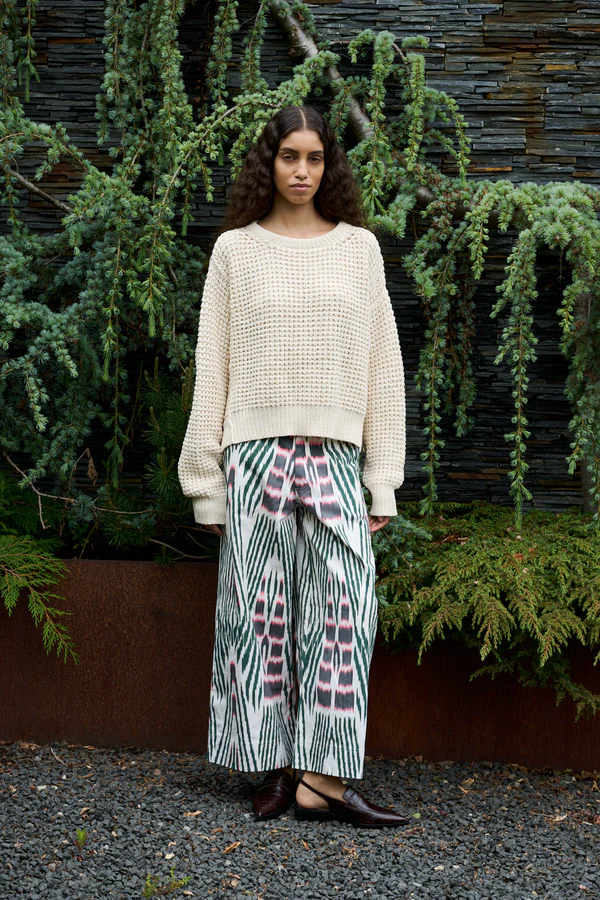 Rabens Saloner – Amari Ikat Combat Crop Pants – Forest Pink Sand - Billede 2