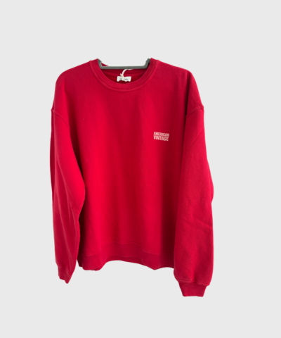 Opdag American Vintage Plizzy Sweatshirt i farven Vintage Poppy – en afslappet sweatshirt i 100% bomuld med rund hals og ribdetaljer. Perfekt til hverdagsbrug og casual styling. Shop den hos [din webshop] med hurtig levering og fri fragt over 499 DKK.