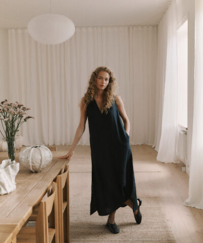 Alternative view of Anne|Mi - Venezia SL Dress – Black Washed