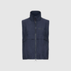 Opdag Bastella Waistcoat fra BALL – en moderne, boxy vest i 100% vævet polyamid. Den ærmeløse silhuet og det lette materiale giver et sporty, contemporary look, der er perfekt til lag‑på‑lag outfits. Farven Navy, giver et varmt og trendy udtryk, som nemt kan kombineres med både sweats, strik og jeans. En must‑have style til streetwear‑elskere og dig, der vil løfte dit hverdagslook.