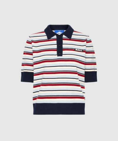 Opdag Bamarietta Knit SL Polo – Celestial Blue, en elegant strik‑polo fra BALL med regular fit og korte ½‑ærmer. Fremstillet i en blød og fleksibel strikket kvalitet, der kombinerer nylon, akryl, polyester og uld for komfort og formstabilitet. En moderne polo, perfekt til både hverdagsbrug, arbejde og lag‑på‑lag styling.