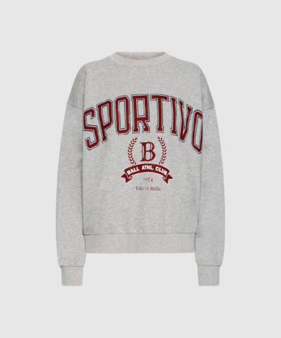 Opdag BALL Basportivo Sweat – Medium Gray Melange, en loose‑fit sweatshirt i blød 100% bomuld. Den strikkede kvalitet og lange ærmer giver høj komfort og et cool, sporty udtryk. En perfekt hverdagssweat, der kan styles med både jeans, leggings og sweatpants.