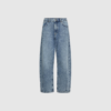 RuthieCC Barrel Jeans i Denim Blue 552 er en moderne jeans med afrundet barrel fit og autentisk denimlook. Lavet i 70% økologisk bomuld og 30% bomuld. Cool, komfortabel og perfekt til både hverdags‑ og fashion‑styling.