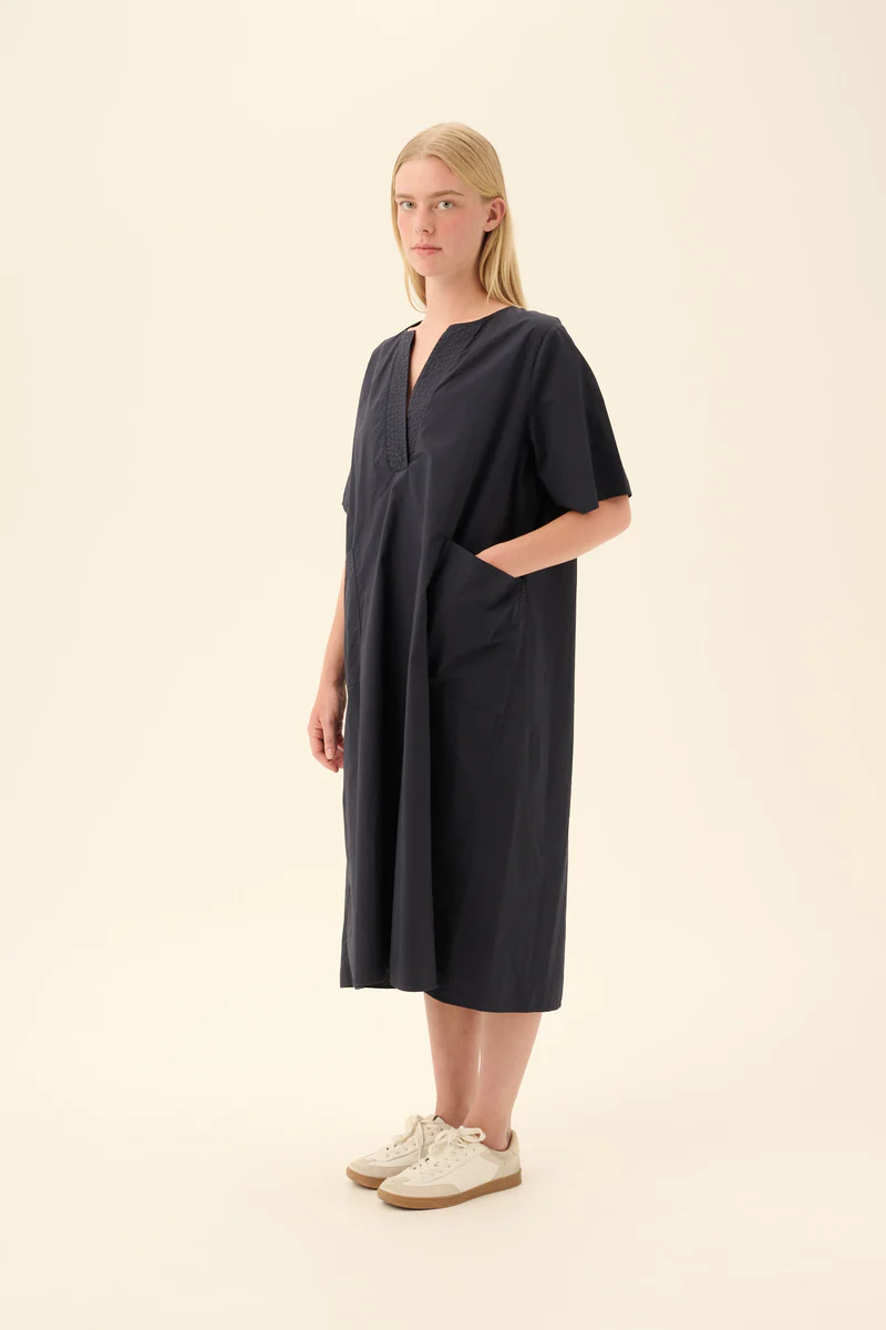 Rue de Tokyo – Desi GMTD Poplin Dress - Dark Navy - Billede 4