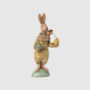Opdag Easter Parade Nr. 27 – en smuk håndmalet påskefigur i polyresin. Den detaljerede figur på 17 cm er en del af den populære Easter Parade-kollektion, hvor hver figur er unik pga. håndmalingen. Perfekt til påskebordet, forårsdekorationer eller som samlerobjekt.