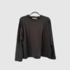 Layered Jersey Boxy T‑shirt fra Rabens Saloner i Faded Black. Blød jersey‑top i lyocell og bomuld med afslappet boxy pasform. Perfekt til hverdagsbrug og lag‑på‑lag.
