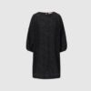Rue de Tokyo Decia Soft Lace Dress Black er en smuk og feminin kjole i 100% blødt bomuldsmateriale. Den afslappede pasform, bådhalsen og de puffede ærmer gør kjolen perfekt til både hverdagsbrug og særlige lejligheder. Et tidløst design med detaljer, der giver et eksklusivt og moderne look.