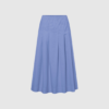 Rue de Tokyo Polly GMTD Poplin Skirt i Blue Bonnet er en elegant og tidløs nederdel i 100% bomuldspoplin. Med elastisk talje, let fald og en smuk garment‑dyed blå farve er den perfekt til både hverdag og pænere anledninger. En feminin og alsidig style fra Rue de Tokyos nye kollektion.
