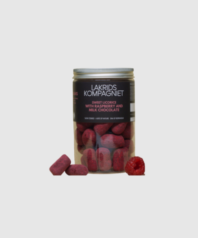 HONDANS – Hindbær Lakrids 260g er en eksklusiv kombination af blød lakrids, cremet mælkechokolade og frisk hindbærpulver. Håndlavet og langtidskogt på Bornholm for perfekt chewy konsistens og dyb, frugtig smag. En luksuriøs lakridsoplevelse for både chokolade‑ og lakridselskere.