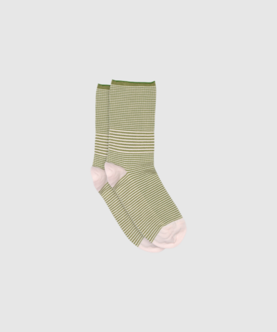 Thilde Socks i Vibrant Green fra MPwoman. Bløde og elegante strømper med glitterfinish, anatomisk hæl og forstærkede zoner. OEKO‑TEX® certificeret kvalitet.