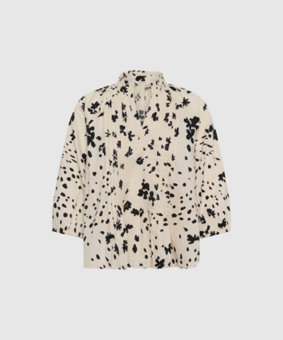 AlettaPW BL fra Part Two er en let og elegant bluse i 100% økologisk bomuld med løs pasform og 3/4 ærmer. Den vævede kvalitet giver et naturligt, luftigt look, perfekt til både hverdag og mere feminine outfits. En tidløs basisstyle, der kombinerer komfort, enkelhed og nordisk elegance.