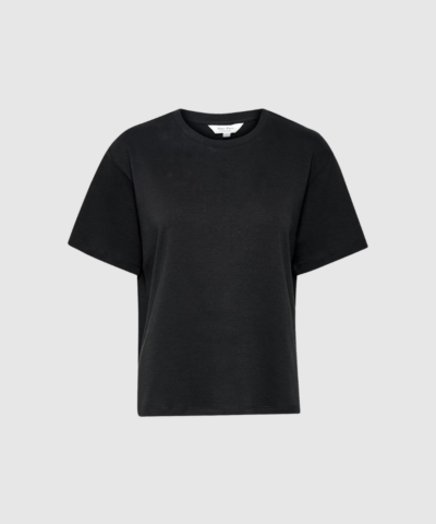 Part Two AnnePW T-shirt i sort er en blød, økologisk bomulds-tshirt med rund hals og afslappet pasform. En tidløs basicstyle, der passer til alt i garderoben og er perfekt til både hverdage og lag‑på‑lag outfits. Hos Merci Give finder du et udvalg af moderne Part Two styles i flotte kvaliteter.