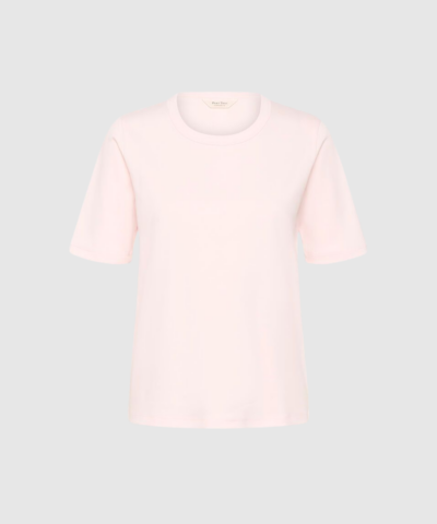 Part Two RatanaPW T-shirt er en blød og klassisk T-shirt i 100% økologisk bomuld med regular fit og ærmer, der går til lige over albuen. En perfekt basicstyle, der passer til både hverdag og mere pæne outfits. Hos Merci Give finder du moderne Part Two essentials i høj kvalitet.