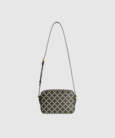 By Malene Birger Lolla Crossbody taske er en kompakt og stilren taske med ikonisk Signature Flower‑print. En elegant crossbody med justerbar rem og praktisk indretning, perfekt til både hverdag og aften. Find Lolla tasken hos Merci Give.