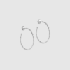 Organic Arena Medium Hoops fra ENAMEL Copenhagen er klassiske sølv‑hoops i sterlingsølv med organisk, hamret overflade. Et elegant og anvendeligt smykke, perfekt til både hverdag og pænere anledninger. Find Organic Arena Hoops hos Merci Give.